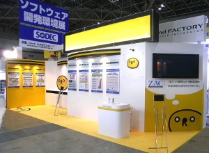 コーポレートカラーが分かりやすいデザイン｜3小間の展示会ブースデザイン・施工事例