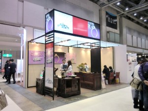 和テイストの証明と装飾のデザイン｜2小間の展示会ブースデザイン・施工事例